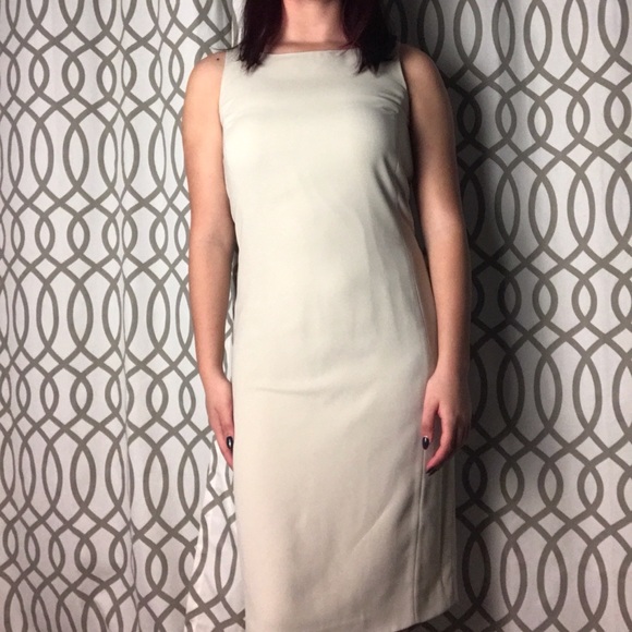 Cream sophisticated knee-length dress - Picture 2 of 7